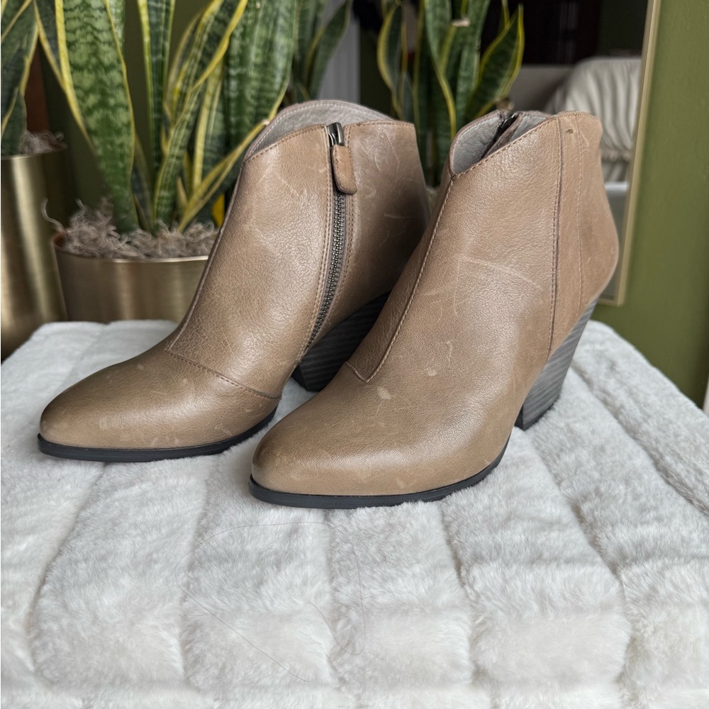 Eileen Fisher Vero Cuoio Brown Leather Booties, size 7
